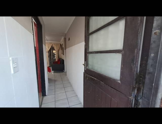 3 BEDROOM HOUSE FOR SALE IN LENTEGEUR